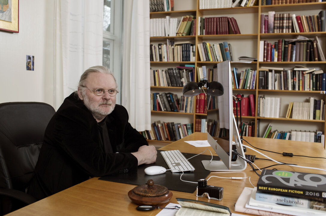 Author Jon Fosse at his desk