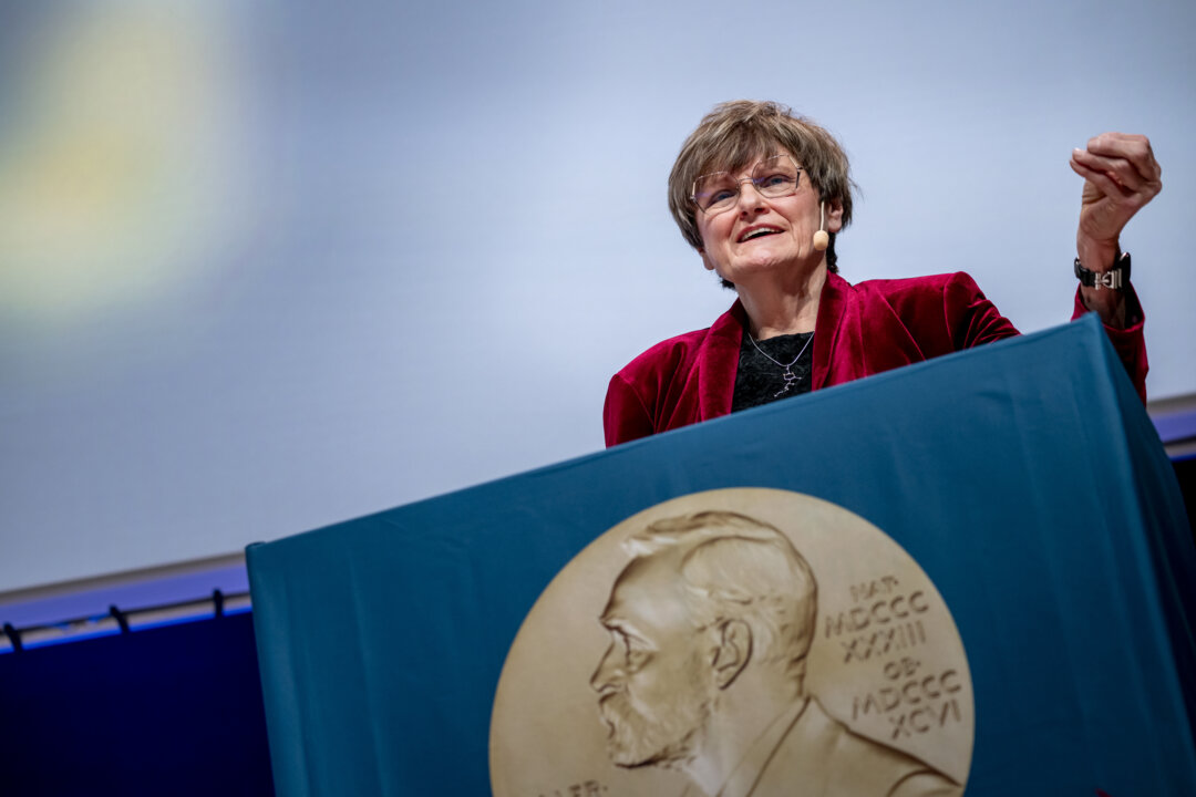Katalin Karikó delivering her Nobel Prize lecture