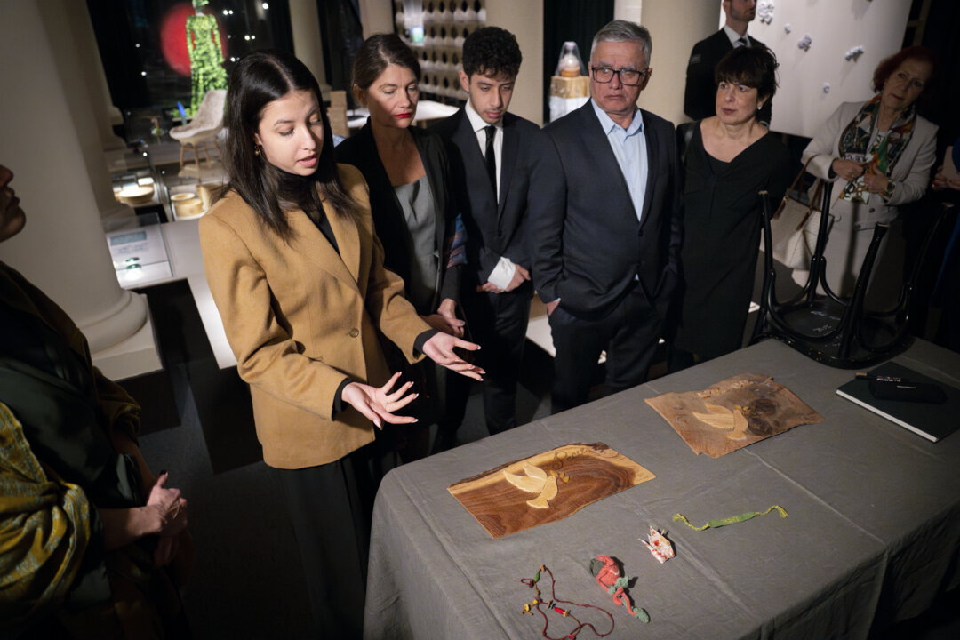 Artefacts from prison donated to the Nobel Prize Museum (2)