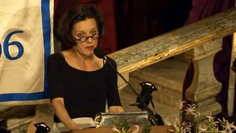 Herta Müller delivering her speech at the Nobel Banquet.
